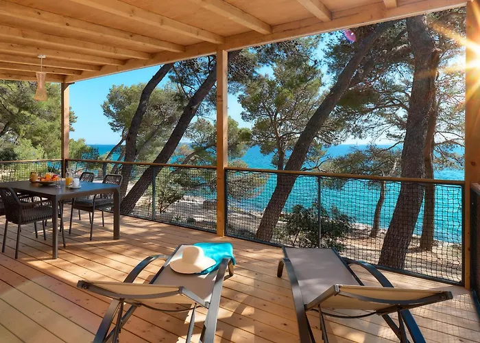 Pine Beach Pakostane Glamping Homes